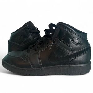 Jordan 1 Mid All Black